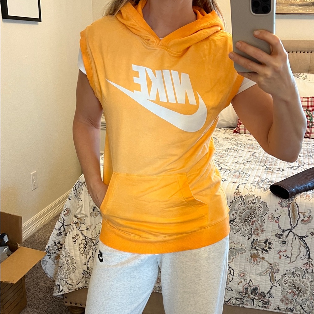 Nike sleeveless hoodie NWT